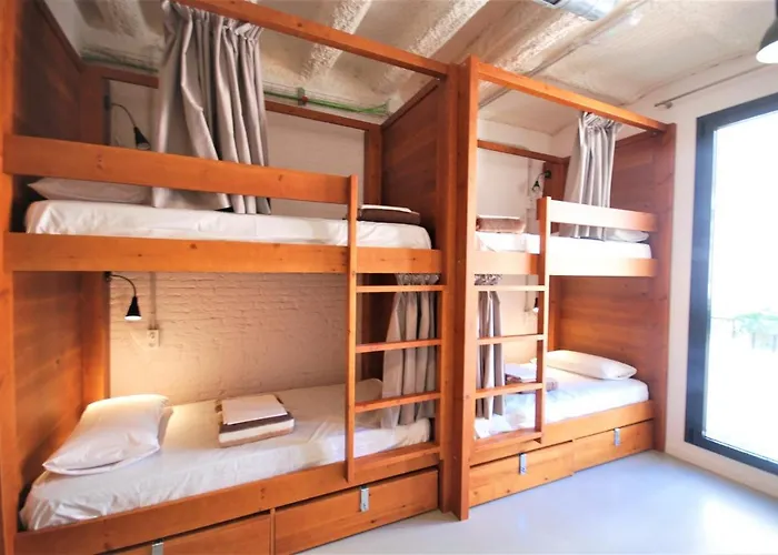 Ten To Go Hostel